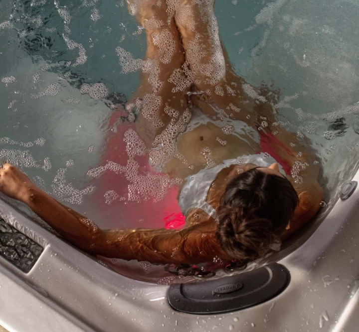 Liệu pháp hồng ngoại & ánh sáng đỏ Jacuzzi®: Bước đột phá mới cho chăm sóc sức khỏe toàn diện