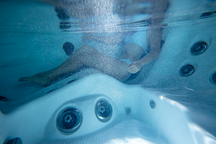 Hệ thống đèn LED và thác nước chiếu sáng lung linh trong J-LX Collection